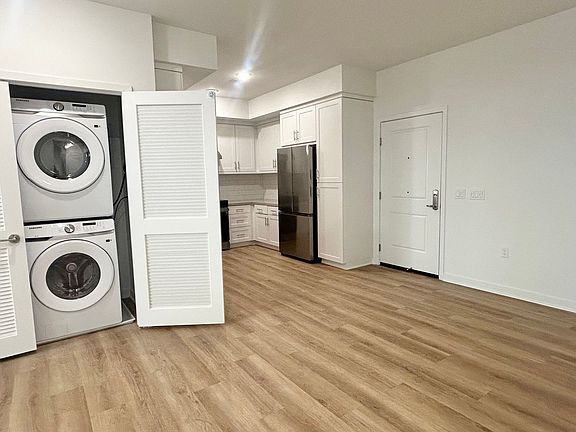 5th image of 1024 W Romneya Dr #100