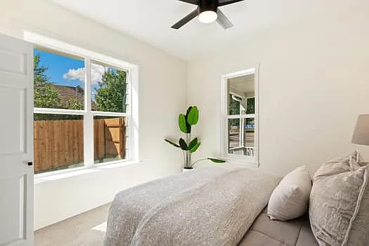 227 N Walnut St — Photo 5