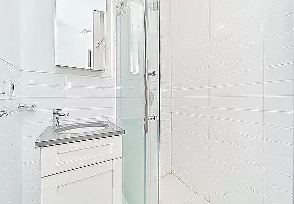 4th image of 238 E 33rd St APT 17