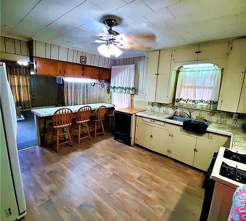 4th image of 810 Orange St