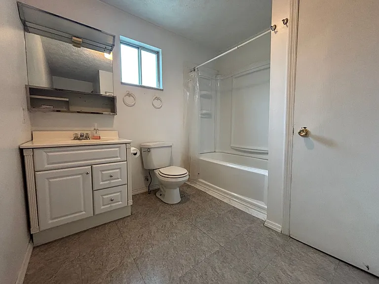198 Eastland Ave — Photo 9