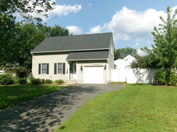 71 Eddywood St, Springfield, MA 01118