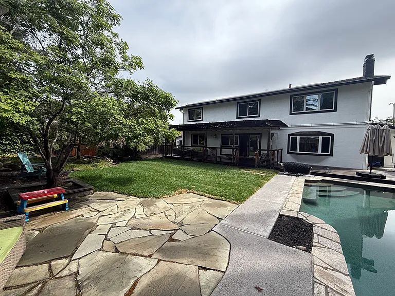 335 Barrow Ct — Photo 4