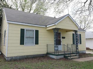 907 W 1st St, Coffeyville, KS 67337