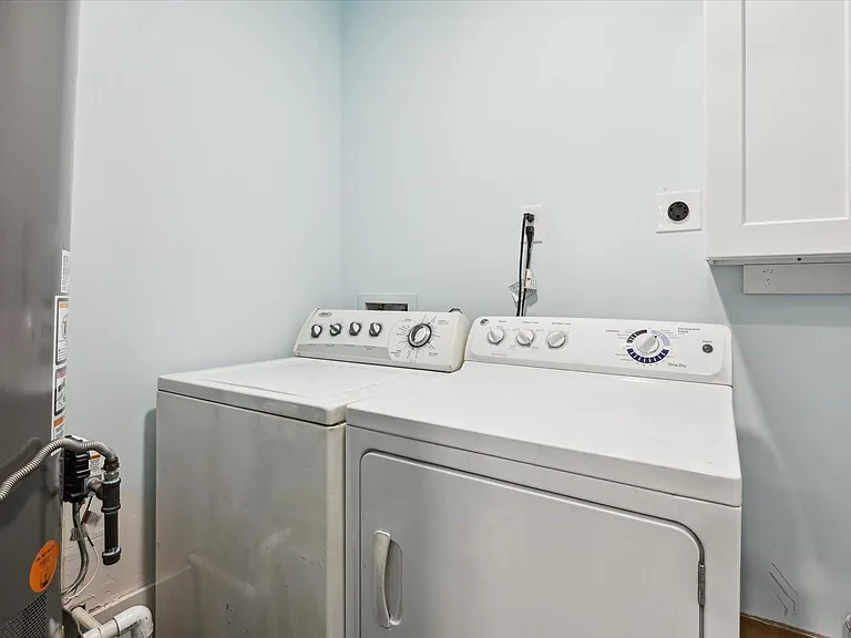 522 Barkley St — Photo 15