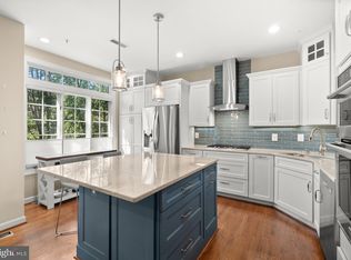 330 Helmuth Ln, Alexandria, VA 22304