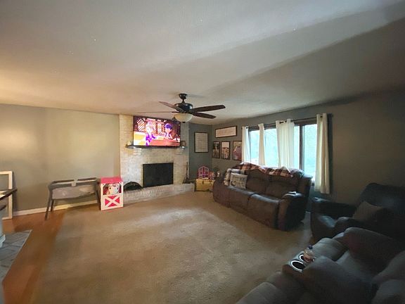 2nd image of 1605 Maple St