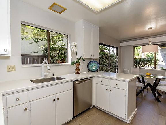 5th image of 2451 Sharon Oaks Dr