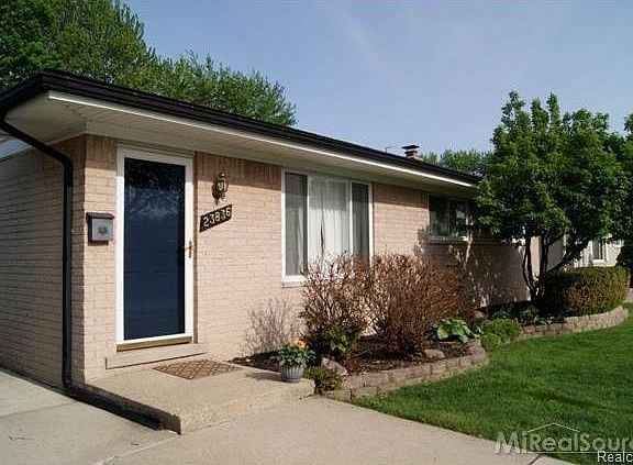 2nd image of 23836 Grove St