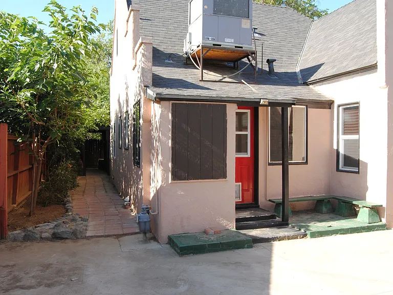 114 Flower St — Photo 22