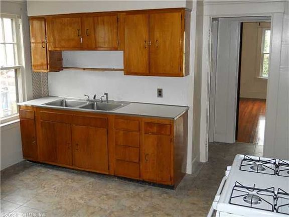 4th image of 45 Fairfield St