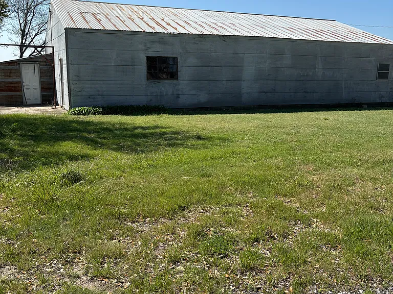 SHOP APPX 40' X 70'