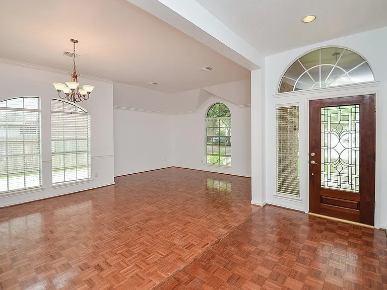 1631 Berkoff Dr — Photo 4