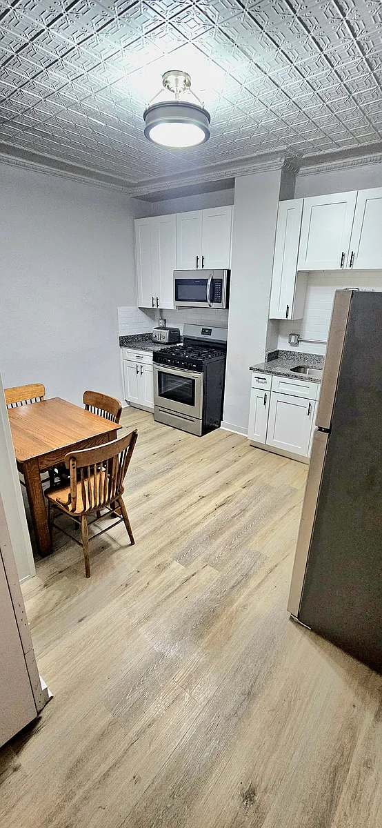 Building Photo - 72 S 12th St #2