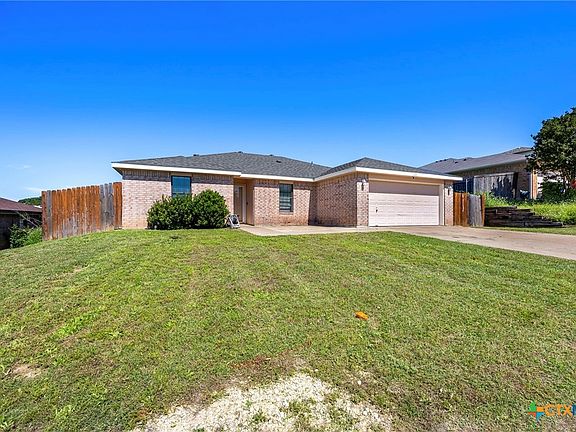 4th image of 1320 Travis Cir