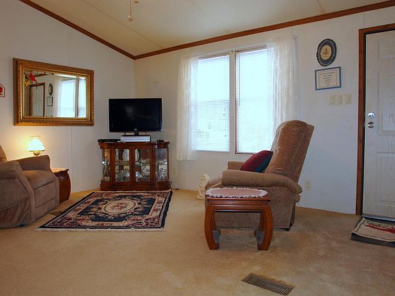 3rd image of 317 Dartmoor Dr