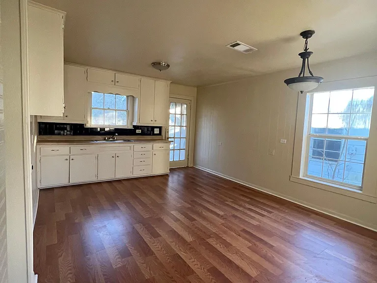 2022 E Polk St — Photo 5