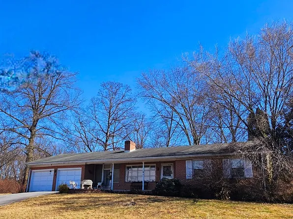 20807 Emerald Dr, Hagerstown, MD 21742