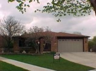 8301 Frost Ct, Woodridge, IL 60517