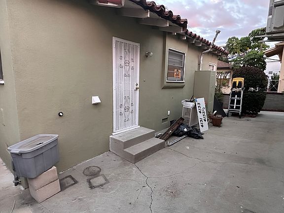 2nd image of 4131 Verdugo Rd #Na