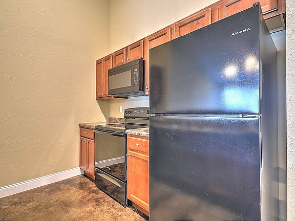 4th image of 44 Sutter Pl