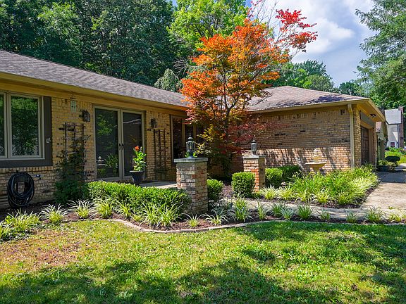 5th image of 534 Greenlee Dr