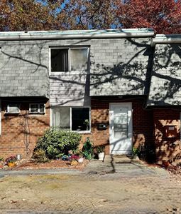 141 Thissell Ave APT 5, Dracut, MA, 01826