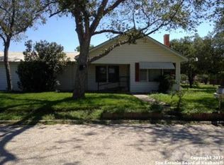 804 Poplar St, Jourdanton, TX 78026