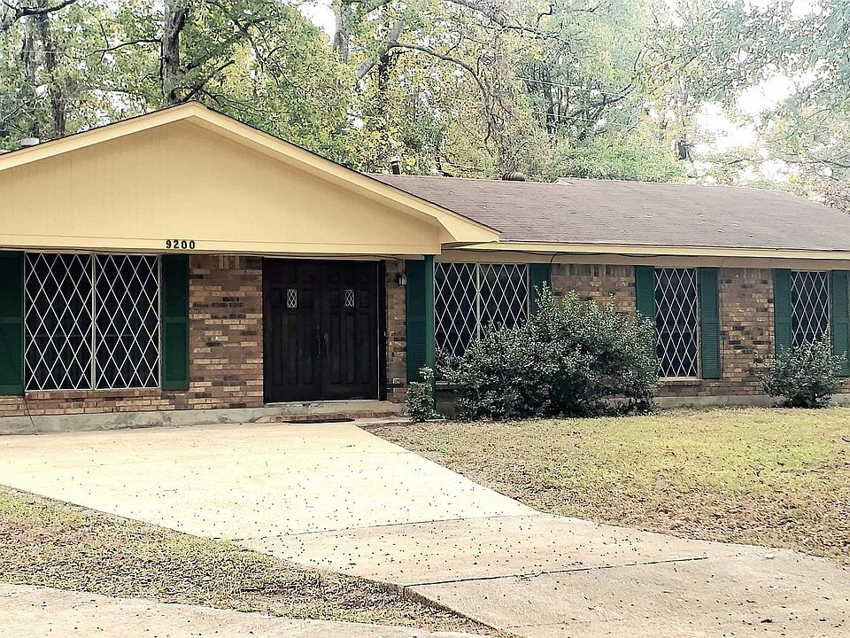 1st image of 9200 Oakwood Dr