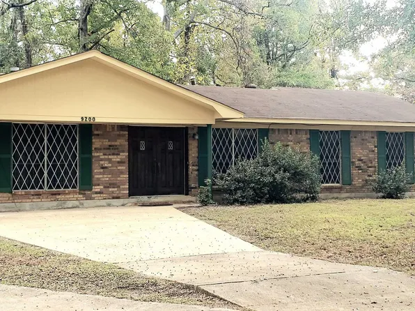 9200 Oakwood Dr, Bastrop, LA 71220