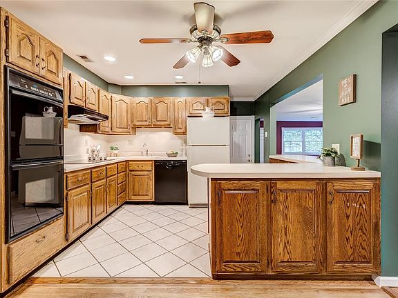 4th image of 1085 Campion Ln