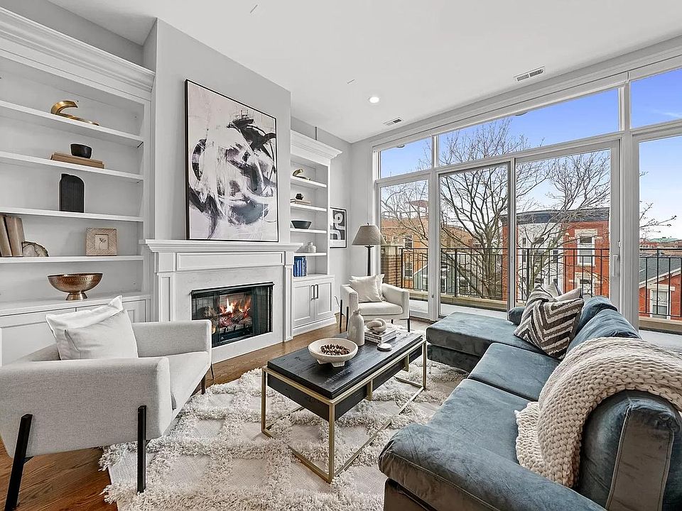 Massive floor to ceiling windows and sliding door provide tons of natural light