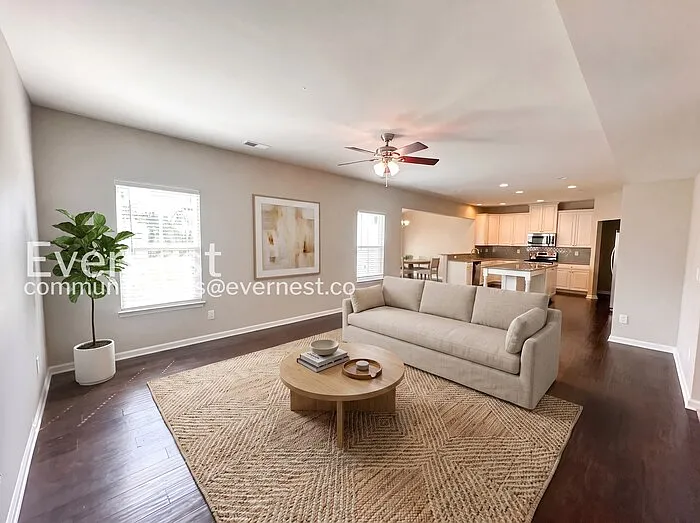 206 Welcombe St — Photo 3