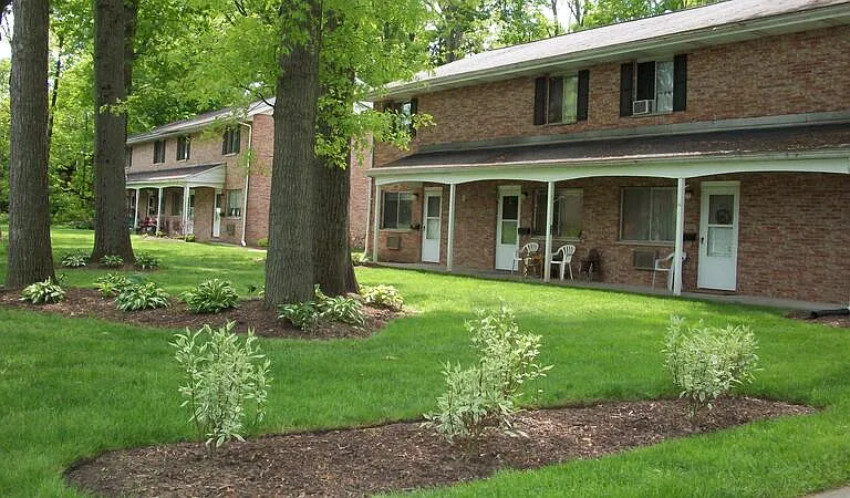 470 Brentwood Ave — Photo 2
