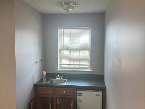 402 College St, Lafayette, TN 37083