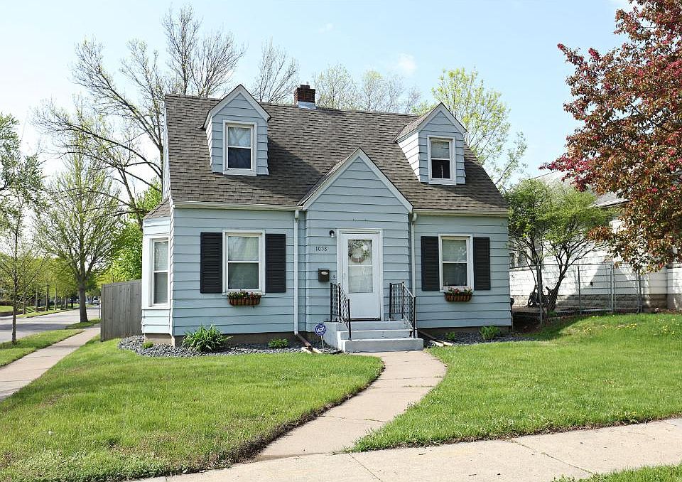1st image of 1058 Rose Ave E