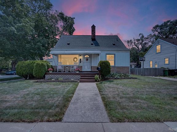 2nd image of 15807 Meyer Ave