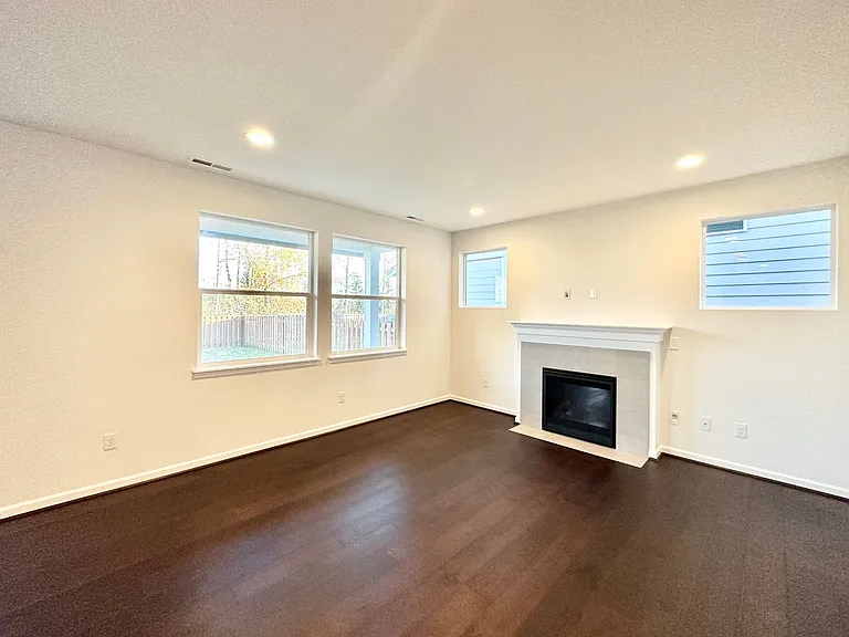 4621 31st Ave SE — Photo 5