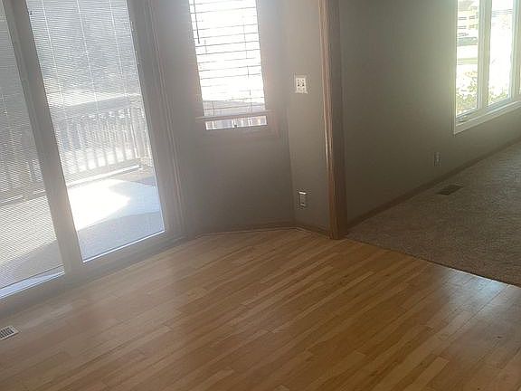 3rd image of 380 N 160th St
