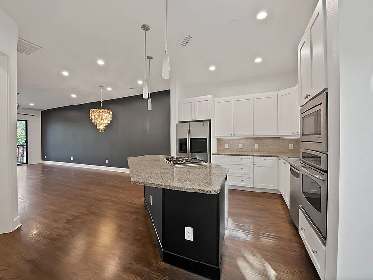 2420 Hugo St #3 — Photo 16