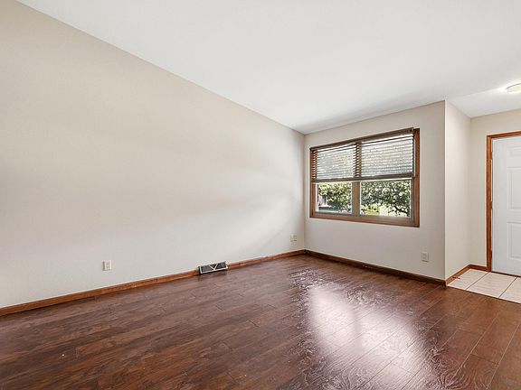 3rd image of 2205 Trenton Rd