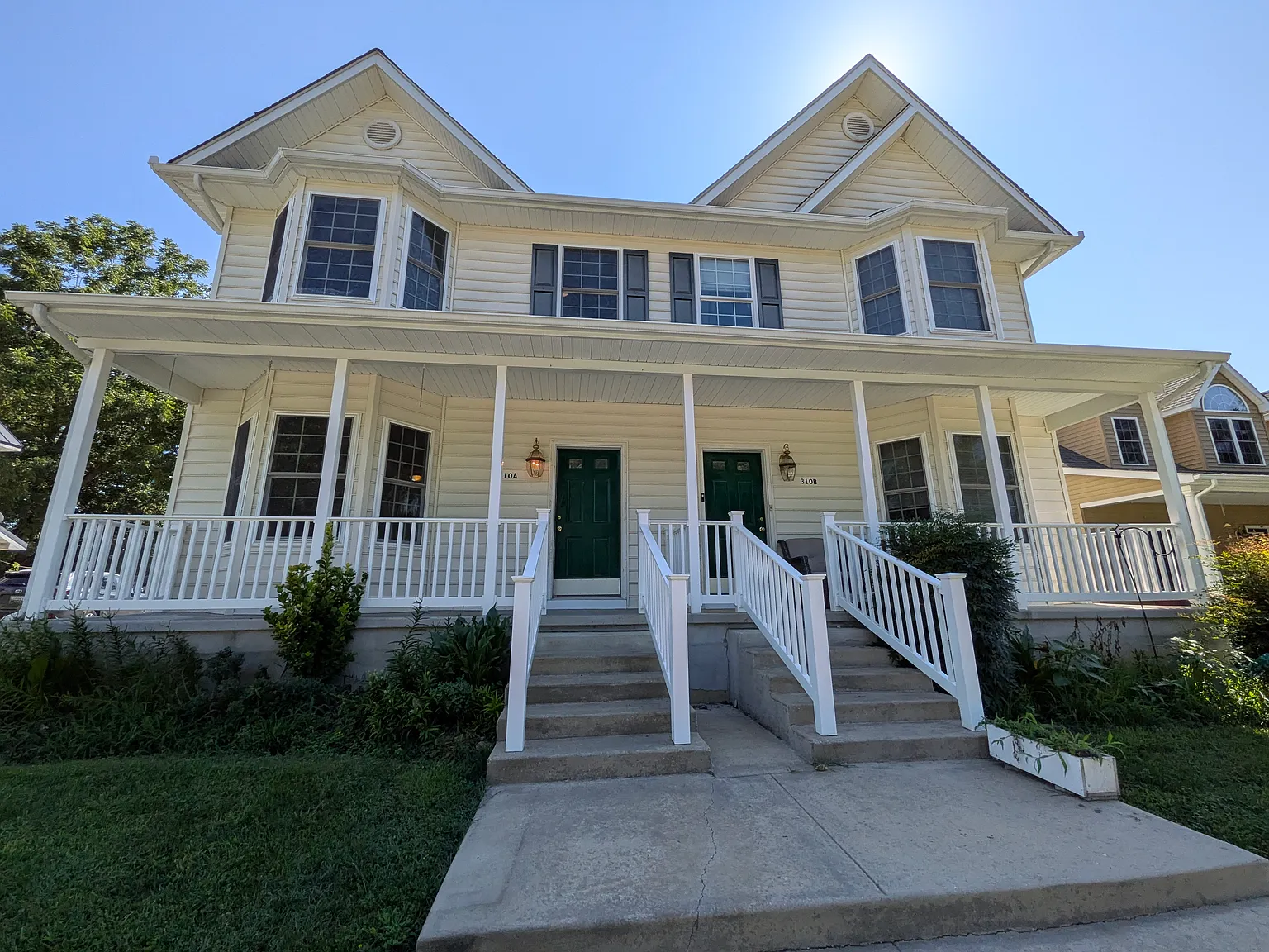 3 bed, 2.5 bath, 2332 sqft, $2,400 — Photo 1
