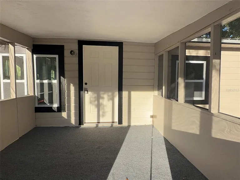 407 NE 19th Dr — Photo 4