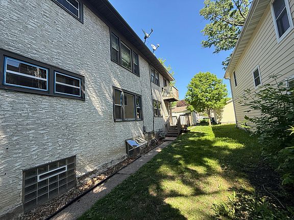 2nd image of 4023 6th St NE