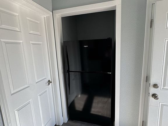 5th image of 1104 E K Ave APT A