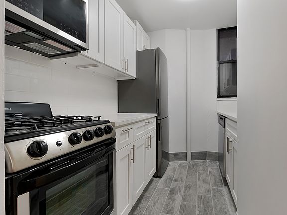 3rd image of 334 W 47th St APT 2A