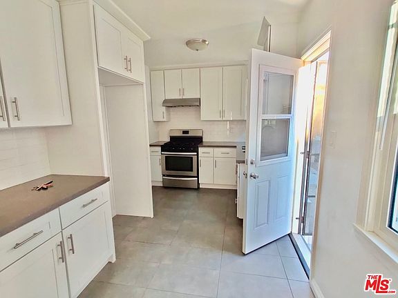 4th image of 453 N Sierra Bonita Ave #1/2