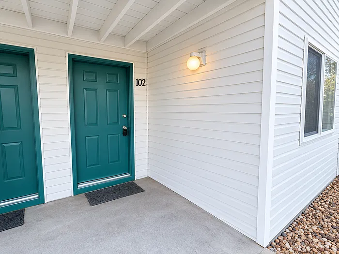 3 bed, 2.0 bath, 1033 sqft, $1,675 — Photo 2