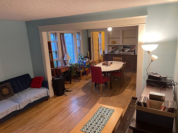 3rd image of 606 27th Ave S