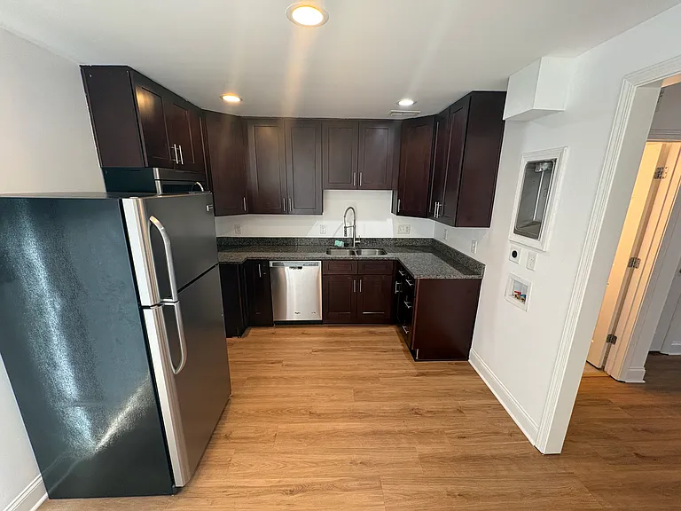 1800 Berryhill Rd #2 — Photo 6
